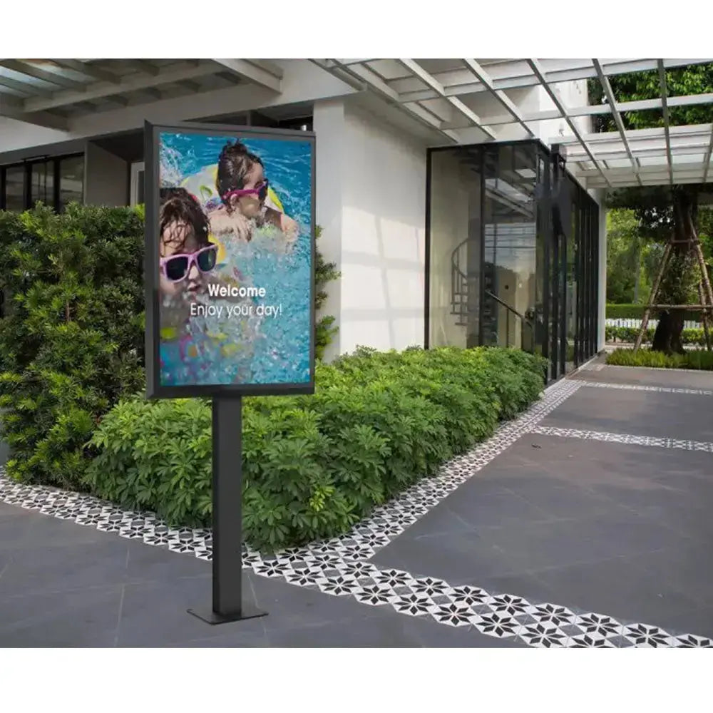 Outdoor Display mit integriertem PC Multimedia Display GmbH     - 32 Zoll - 43 Zoll - 49 Zoll - 55 Zoll - 65 Zoll - 75 Zoll